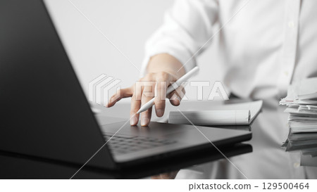 Business concept. A confident gesture by a female leader with leadership and innovative attitude. 129500464