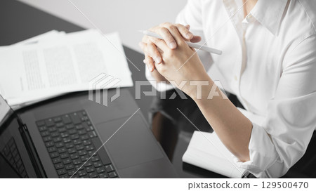 Business concept. A confident gesture by a female leader with leadership and innovative attitude. 129500470