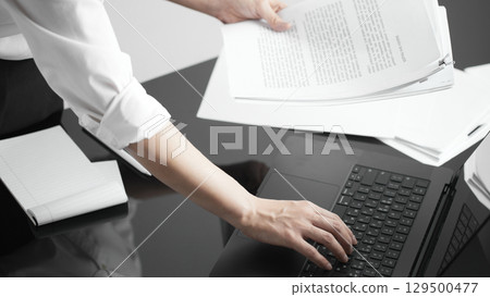 Business concept. A confident gesture by a female leader with leadership and innovative attitude. 129500477