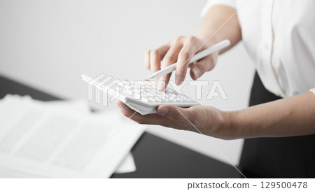 Business concept. A confident gesture by a female leader with leadership and innovative attitude. 129500478