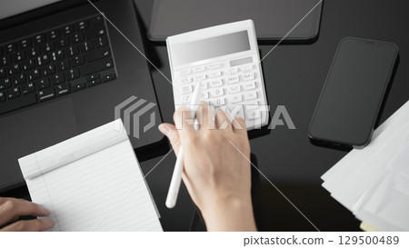 Business concept. A confident gesture by a female leader with leadership and innovative attitude. 129500489