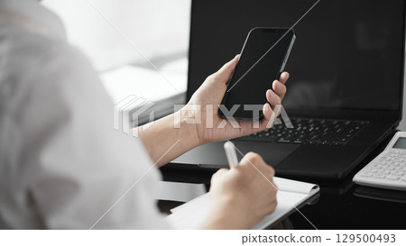 Business concept. A confident gesture by a female leader with leadership and innovative attitude. 129500493