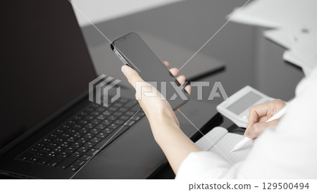 Business concept. A confident gesture by a female leader with leadership and innovative attitude. 129500494