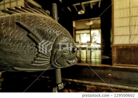 老房子壁爐裡的魚 老房子壁爐裡的魚 129500602
