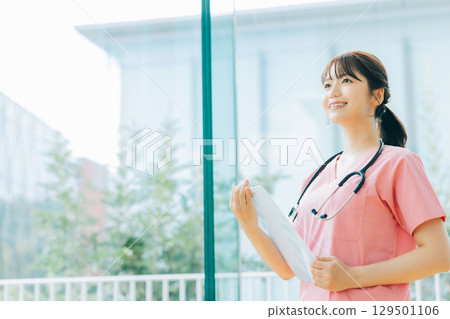 微笑的女護士 129501106