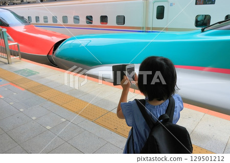 A girl taking a photo of the Shinkansen train coupling. A girl who loves the Shinkansen. A girl taking a photo of the Shinkansen train coupling. A girl who loves the Shinkansen. 129501212
