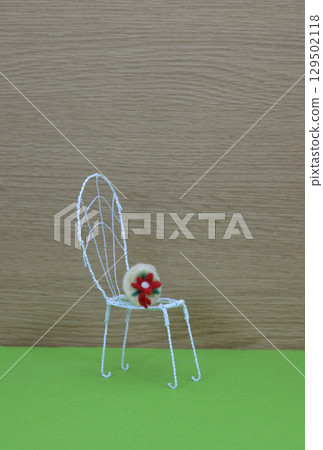 Chairs and bouquets 129502118