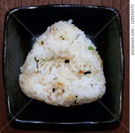Onigiri: A simple home-cooked meal for men Onigiri: A simple home-cooked meal for men 129503473