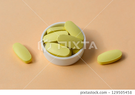 Vitamin C tablets for immune support. Vitamin C tablets for immune support. 129505458