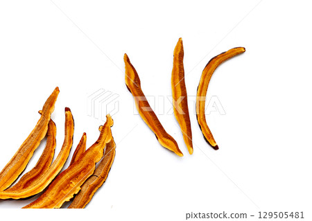 Dried sliced lingzhi mushroom or reishi mushroom Dried sliced lingzhi mushroom or reishi mushroom 129505481