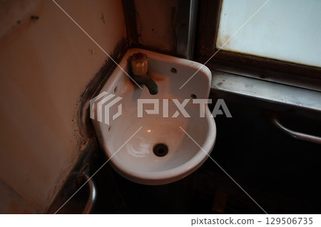 Washing Basin 129506735