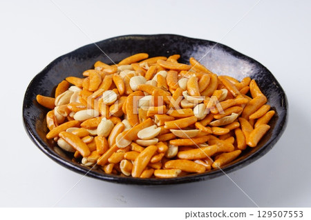 Persimmon seeds snack 129507553