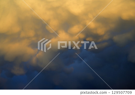 Mammatus clouds that signal stormy skies Mammatus clouds that signal stormy skies 129507709