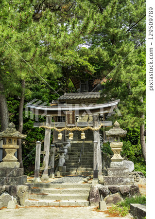 Uradome Coast, Arasuna Shrine, Iwami Town, Tottori Prefecture 129509789