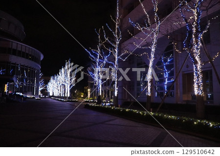 A glittering blue-white city night - The moment when illuminations melt into the glass A glittering blue-white city night - The moment when illuminations melt into the glass 129510642