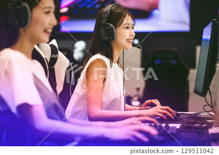 Young woman enjoying games at an e-sports tournament Young woman enjoying games at an e-sports tournament 129511042