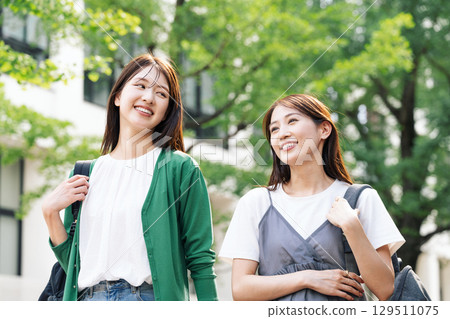 Young woman going out with friends 129511075