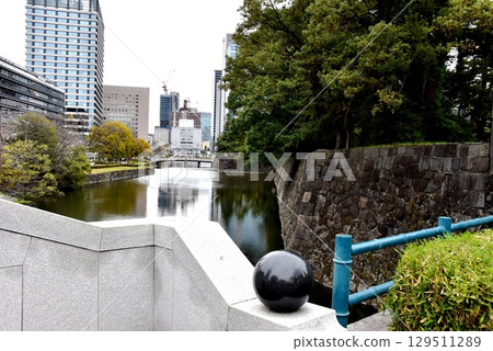 Chiyoda Ward: Takebashi, the inner moat, and surrounding streets 129511289