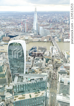 A beautiful view of London's streets 129513253