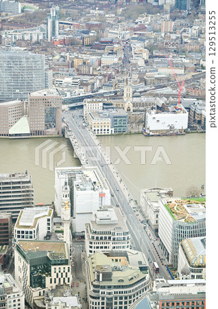 A beautiful view of London's streets 129513255