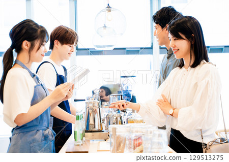 夫婦用智慧型手機付款 夫婦用智慧型手機付款 129513275