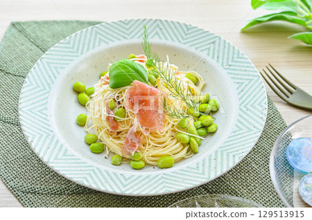 卡佩里尼配毛豆和火腿 129513915