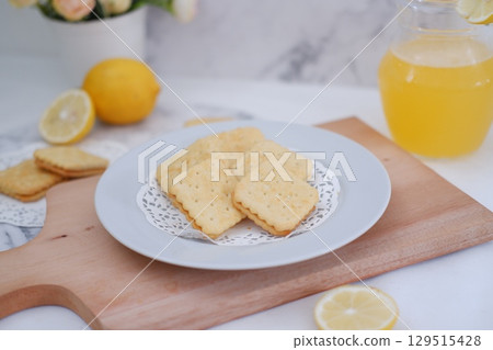 Crispy Lemon Cookies on Wooden Board 129515428