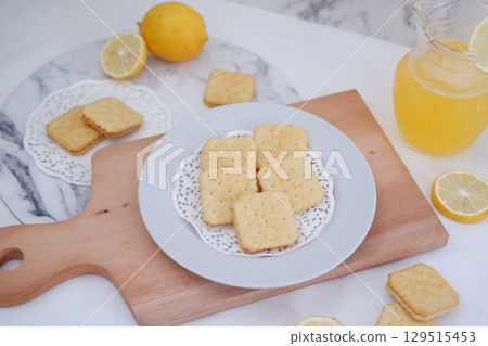 Crispy Lemon Cookies on Wooden Board 129515453