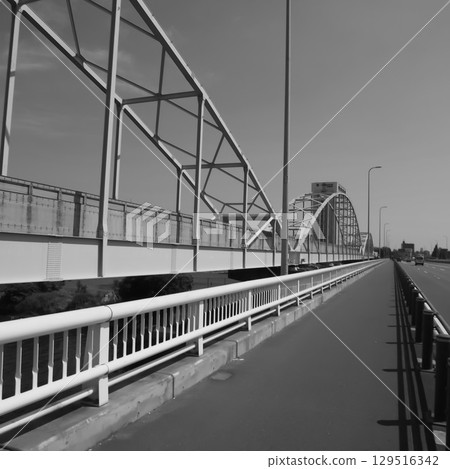 多摩川私橋和藍天的景色。 129516342