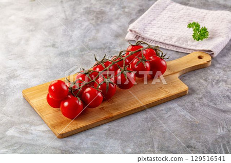 Ripe sweet cherry tomato branch 129516541