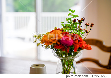 Bright living room with flowers and table still life Bright living room with flowers and table still life 129516886