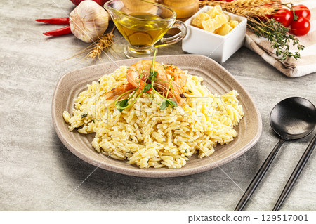 Italian pasta Orzo with prawn 129517001