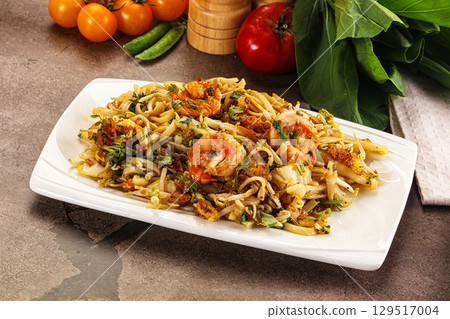 Pad Thai - noodles with prawn 129517004