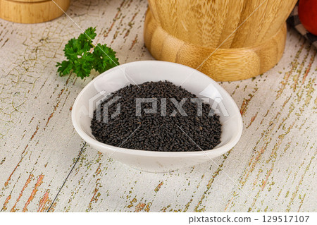 Black dry Nigella seeds in the bowl Black dry Nigella seeds in the bowl 129517107