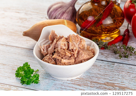 Canned tuna fish in olive oil Canned tuna fish in olive oil 129517275