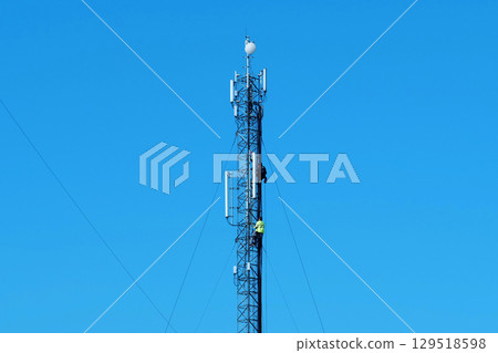Maintenance staff at the work. High-altitude work. Worker repair cell tower 129518598