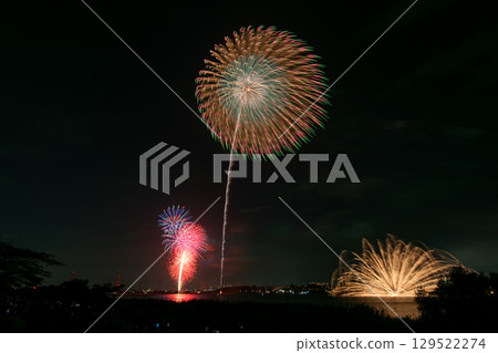 The Teganuma Fireworks Festival features many beautiful fireworks 129522274