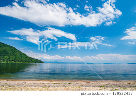 滋賀縣高島市牧野町琵琶湖的夏季風景 129522432