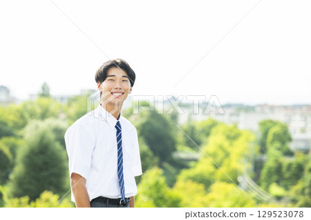 Portrait of a male junior high school student smiling 129523078