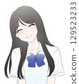 穿著制服的微笑女孩的簡單插圖 129523233