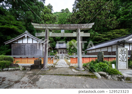 Takama-no-hiko Shrine (Gose City, Nara Prefecture) 129523323