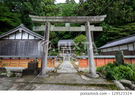 Takama-no-hiko Shrine (Gose City, Nara Prefecture) 129523324