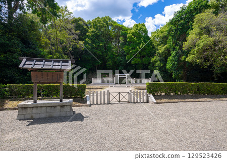 Emperor Annei's Inoue Tomb, southwest of Mount Unebi (Kashihara City, Nara Prefecture) 129523426