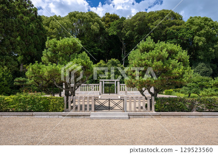 Emperor Itoku's Tomb on Mount Unebi, Nansenshakei (Kashihara City, Nara Prefecture) 129523560