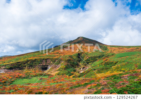 Climbing Mount Kurikoma in autumn (view of Mount Kurikoma from Mount Higashi-Kurikoma) 129524267