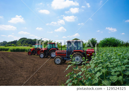 東京清瀨市 - 拖拉機風景 東京清瀨市 - 拖拉機風景 129524325