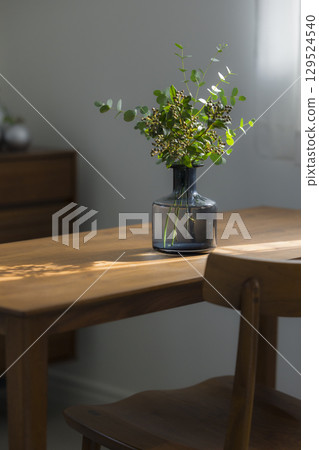 A flower in a vase 129524540