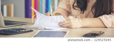 Banner Businesswoman reading financial graph charts business info with computer laptop. Panorama Women hands using laptop on office desk. Hands of business woman working office with copy space Banner Businesswoman reading financial graph charts business info with computer laptop. Panorama Women hands using laptop on office desk. Hands of business woman working office with copy space 129525045