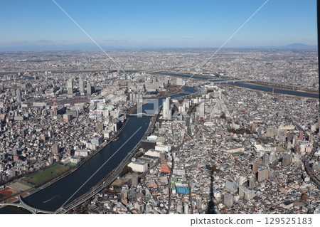 The heartbeat of the water city — a panorama of rivers and bridges running through the metropolis 129525183