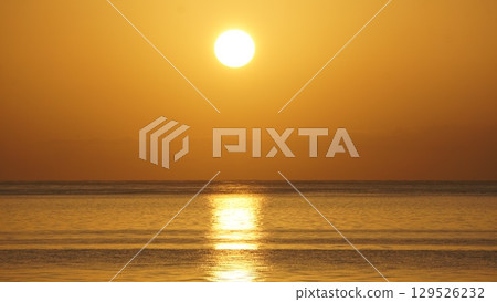 The sea, sky and sun at dawn 129526232